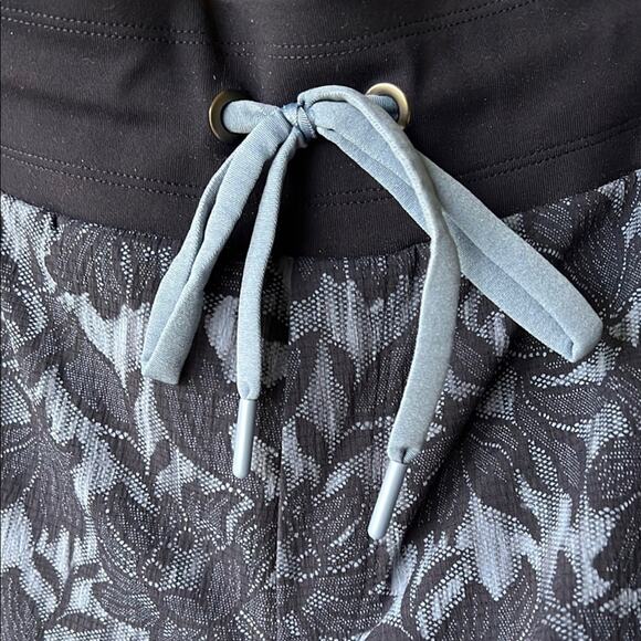 NWOT Athleta Trekkie North Floral Patterned Joggers with Drawstring - size 14 - Picture 7 of 12